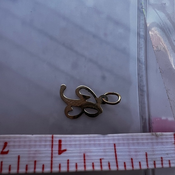 14k Yellow Gold, Madison Collection, Medium Script Initial B Pendant - Picture 2 of 5